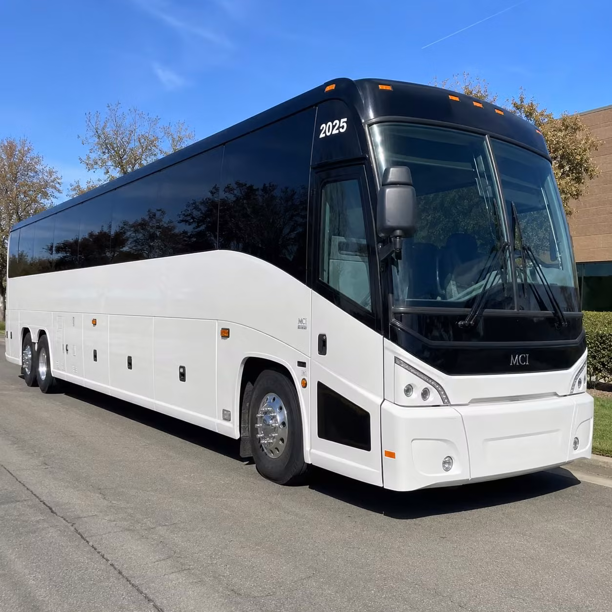 choosing the right bus for outdoor concert festivals near clovis