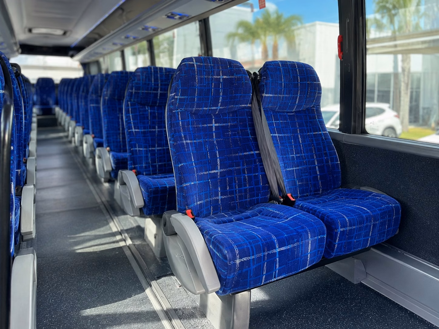 shuttle guests between clovis wedding venues and fresno hotels with ease